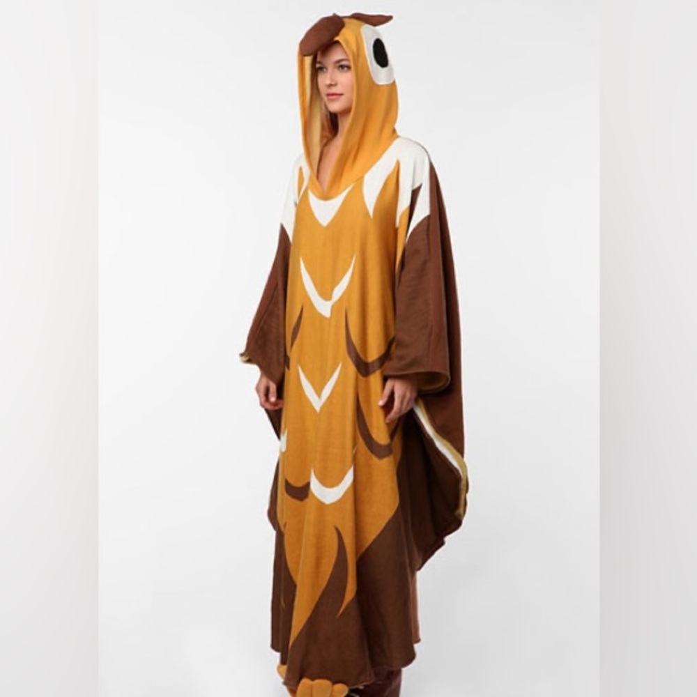 Owl Poncho Blanket- HALLOWEEN- Urban Outfitters